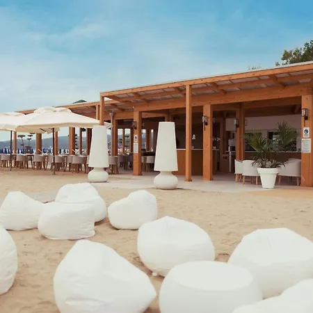 ピッツオムンノ パレス 5* ヴィエステ