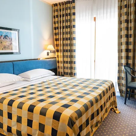 ホテル ピッツオムンノ パレス ヴィエステ