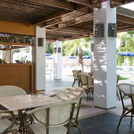 ホテル ピッツオムンノ パレス ヴィエステ