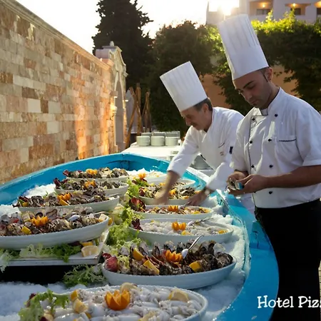 ホテル ピッツオムンノ パレス ヴィエステ