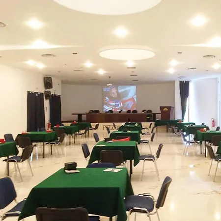 ホテル ピッツオムンノ パレス ヴィエステ