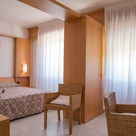 ピッツオムンノ パレス 5* ヴィエステ