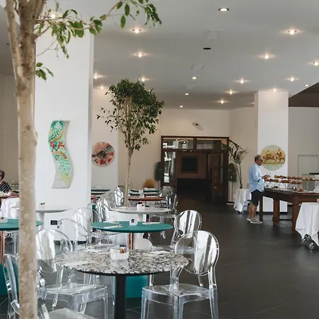 Отель Pizzomunno Palace Вьесте